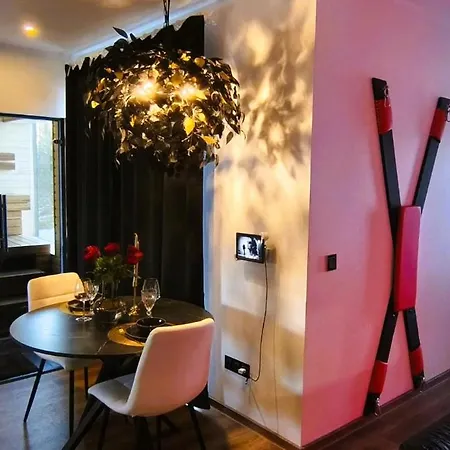 Red Luxury Puhkemaja *