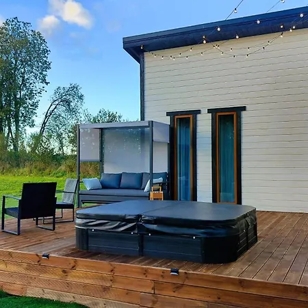 Red Luxury Puhkemaja Kooli